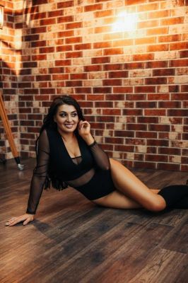 Book your lesbian date, tel. +974 50 658 2257