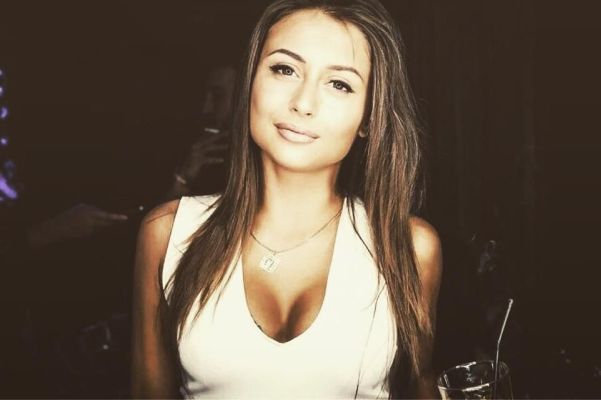 Cute lesbian girl will meet ladies, call +974 33 639 1964 