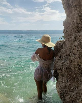 VIP night with high class woman: from QAR 1500/hr