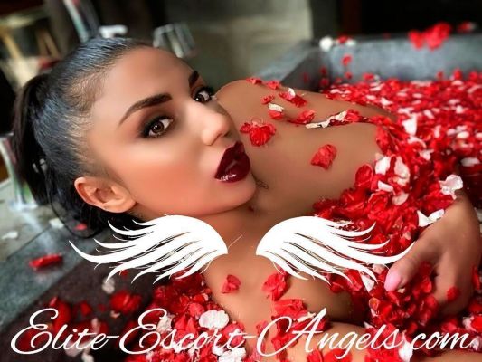 Cute lesbian girl will meet ladies, call +974 31 628 5657 