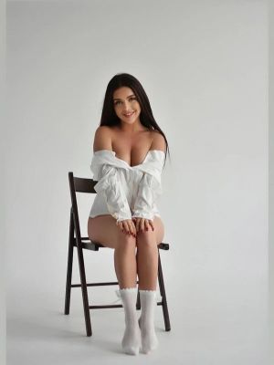 Book Rheanna from cheap Doha escorts agency