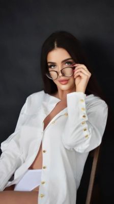 Call a girl Rheanna to enjoy professional blowjob for QAR 2000