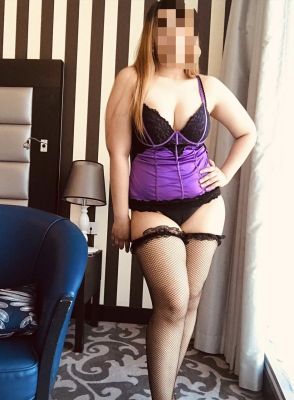 Super busty escort in Doha: Catherine (158 cm, 51 kg)