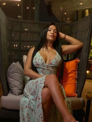 Look through escort pictures of Dara on SexoDoha.com 