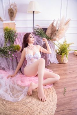 European escort does OWO, CIM, COM. Prices from QAR 1200/hr