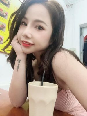 Cunnilingus from a lesbian prostitute Vivi & sex services 