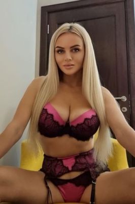 Female escort service from charming Rita in Doha