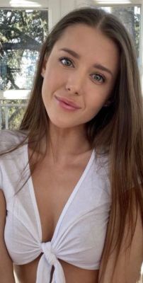 Elegant Doha vip escort Emily (QAR 1000 per hour)