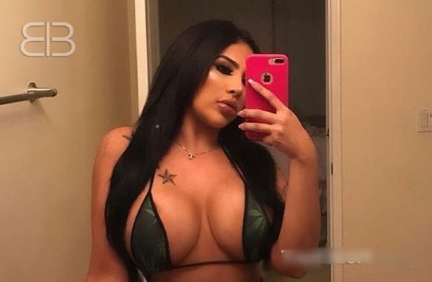 A call girl Kiara in Doha for QAR 700