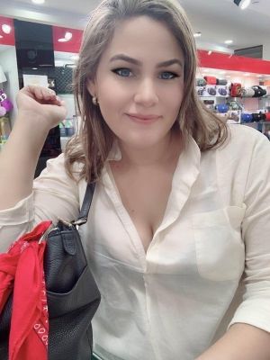 Cheap outcall prostitute in Qatar - 20 year-old Emely France girl can meet you 24 7