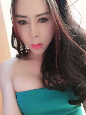 Visit Doha incall escort Ts Lili queen top and bottm for an hour or two (1 hour QAR 2500)