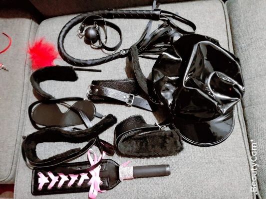 Domination Nuru Massage is a model for sex and massage in Doha