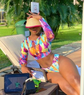 Petite escort Doha (weight: 64 kg; height: 172 cm)