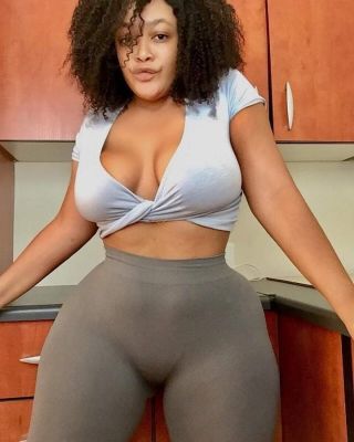 Call a girl Nareen to enjoy professional blowjob for QAR 1500