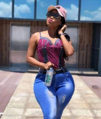 Discreet call girl service from Nareen for QAR 1500