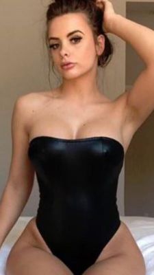 Arab escort in Doha is waiting for your call at 97477081835