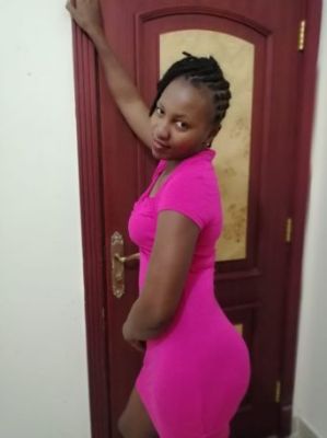 Beautiful escort model Mwarii: weight 50 kg, height 141 cm