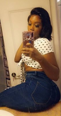 Beautiful escort model Lara: weight 55 kg, height 164 cm