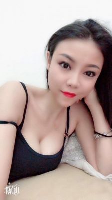 Busty escort in Doha: Anna works 24 round the clock