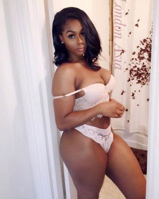 Local hooker is waiting for her clients on SexoDoha.com