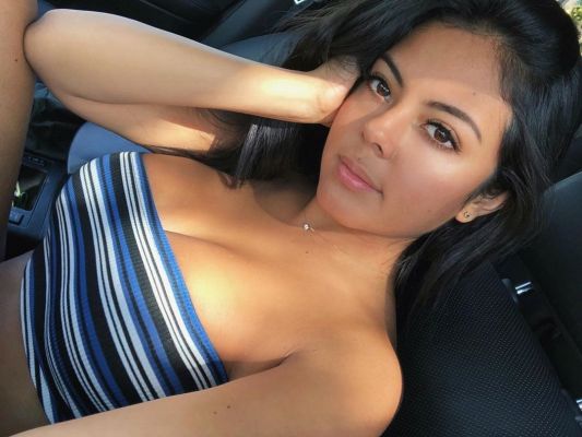 A call girl Ella in Doha for QAR 1500