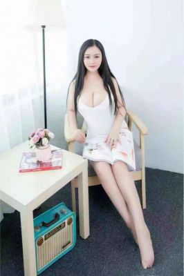 A call girl Candy in Doha for QAR 1500