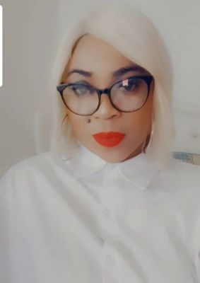 Busty escort in Doha: Sheila works 24 round the clock