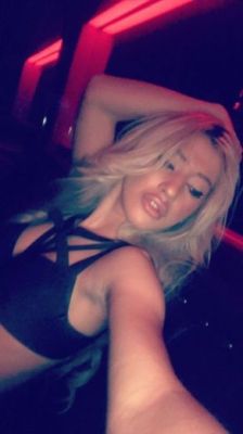 Cheap independent escort Deborah charges QAR 2500/hr