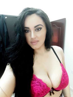 Super busty escort in Doha: Rania (170 cm, 52 kg)